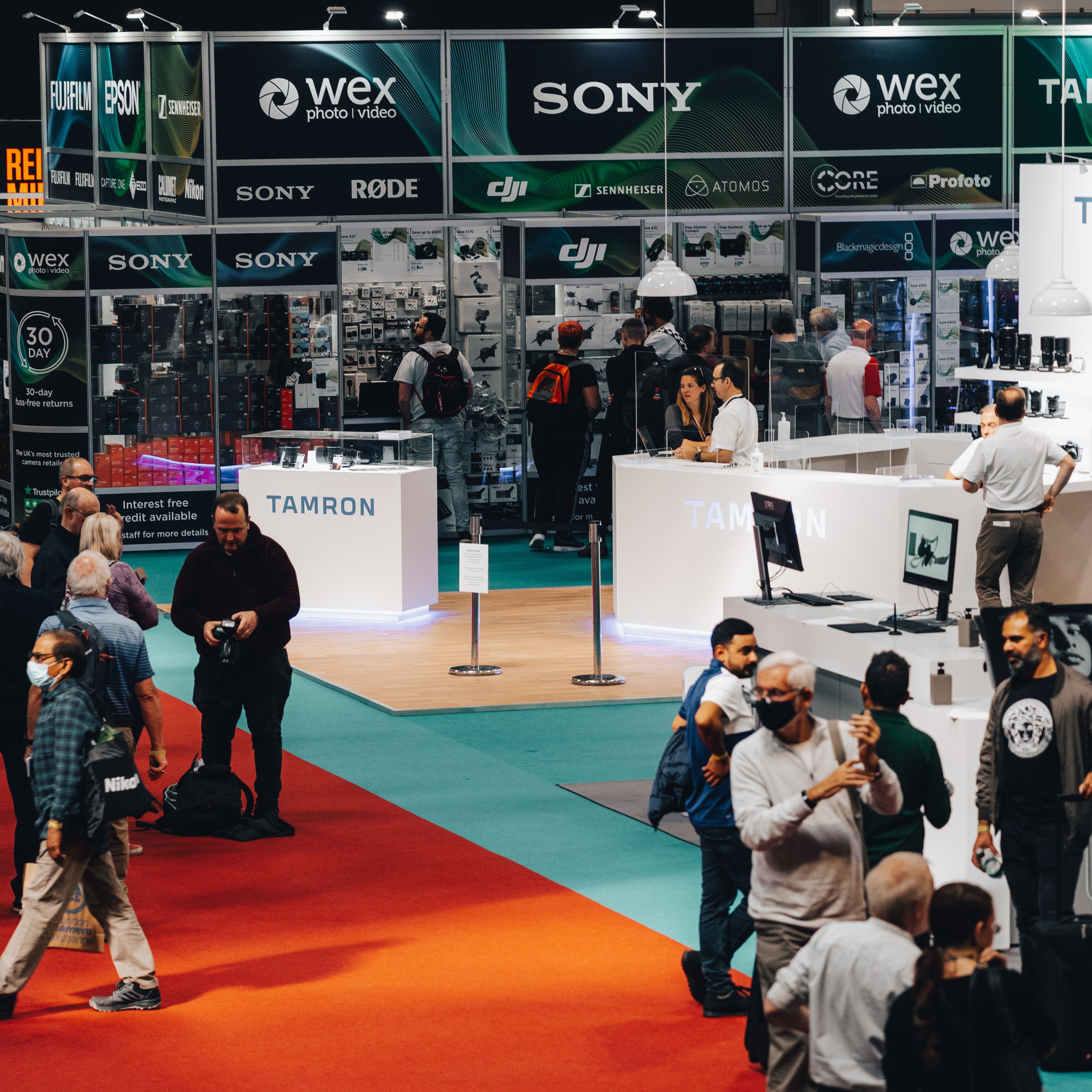 Custom Trade Show Displays: Building Brands and Engaging Audiences